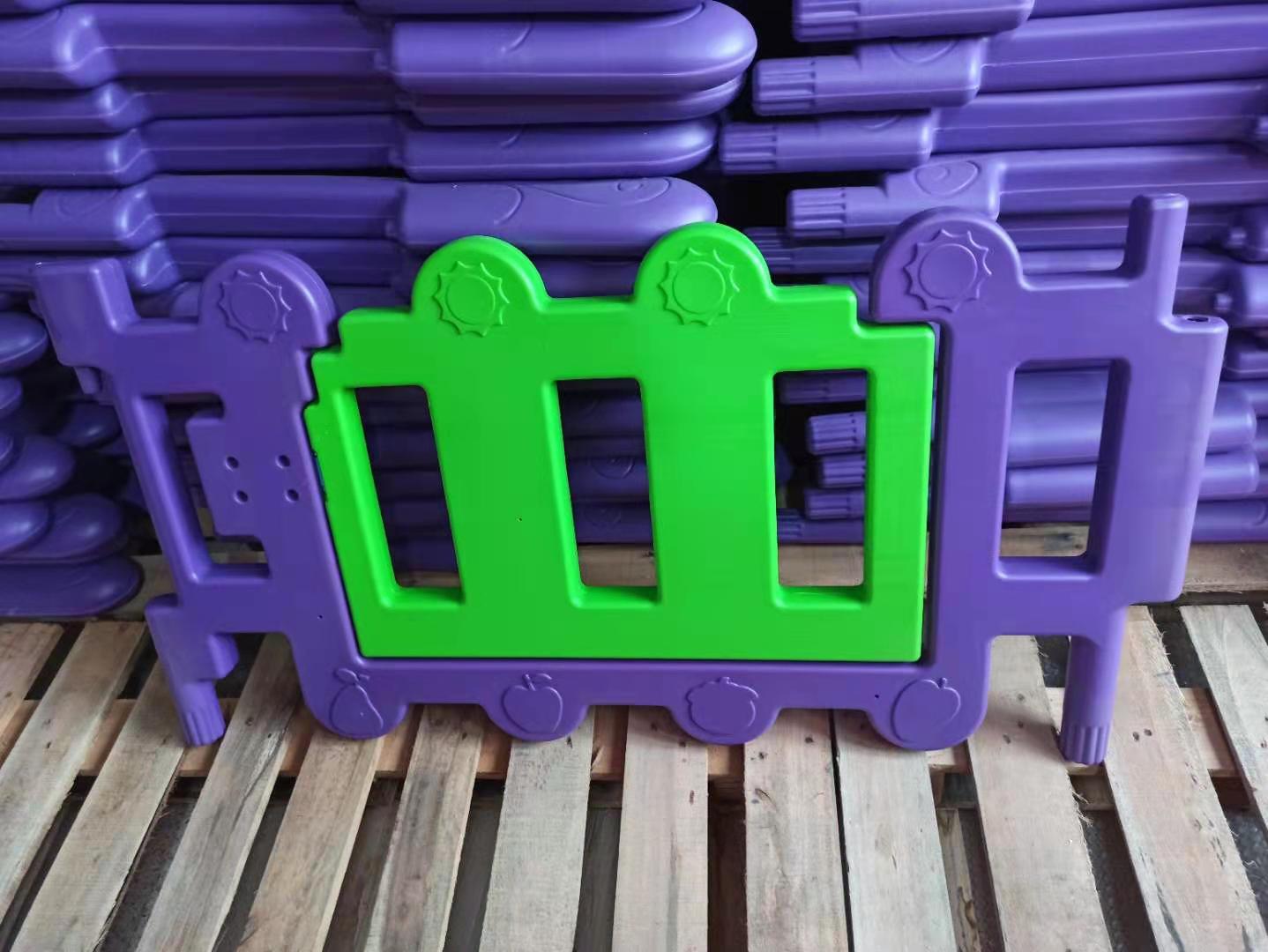 door 1 Plastic fence with door